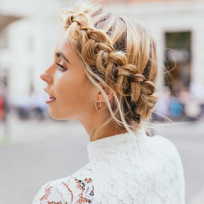 Hairstyle Ideas for Wedding Guests